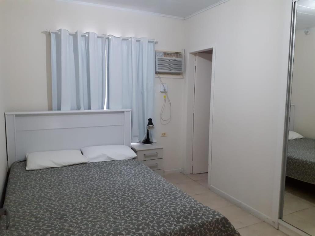 Casa De 03 Dormitorios No Centro De בומבינאס מראה חיצוני תמונה